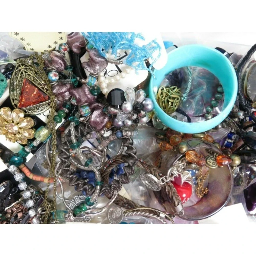 Huge 151 pc Jewelry Lot‎ 7 Pounds lbs Mixed Necklace Bracelets Pins Earrings